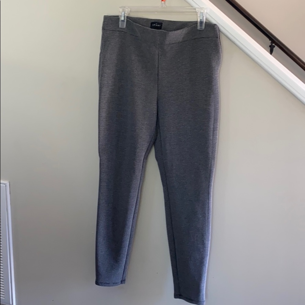 Black and white skinny ankle pants